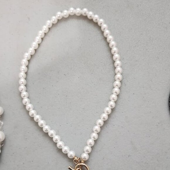 Brand Unknown, Faux Pearl Necklace, 16 1/2" long - Picture 2 of 3